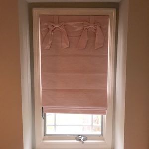 Set of 2 Evelyn Bow Pottery Barn Roman Shades 26” wide